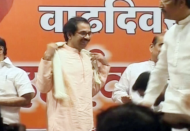 05 फरवरी 2012: तस्‍वीरों में देखें दिनभर की बड़ी खबरें | पढ़ें