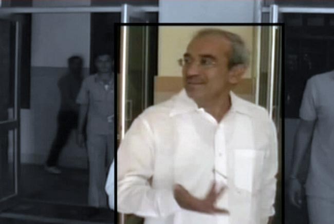 24 फरवरी 2012: तस्‍वीरों में देखें दिनभर की बड़ी खबरें | पढ़ें