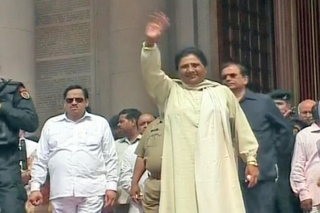 22 फरवरी 2012: तस्‍वीरों में देखें दिनभर की बड़ी खबरें | पढ़ें