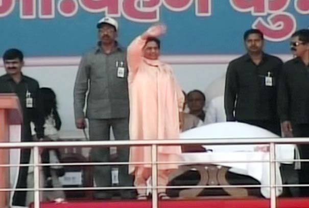 12 फरवरी 2012: तस्‍वीरों में देखें दिनभर की बड़ी खबरें