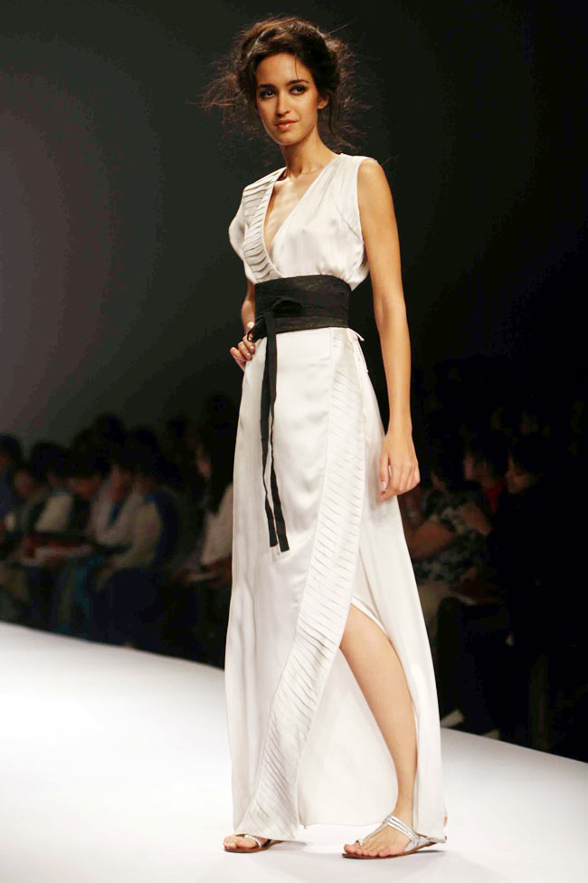 विल्‍स इंडिया फैशन वीक में मॉडलों का धमाल...| अन्‍य तस्‍वीरें