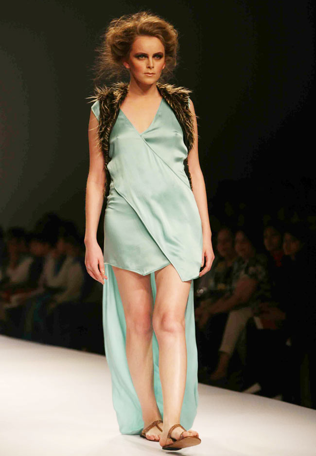 विल्‍स इंडिया फैशन वीक में मॉडलों का धमाल...| अन्‍य तस्‍वीरें