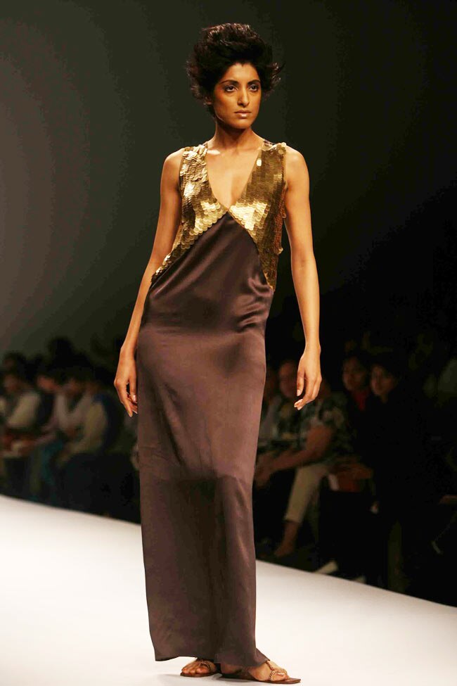 विल्‍स इंडिया फैशन वीक में मॉडलों का धमाल...| अन्‍य तस्‍वीरें