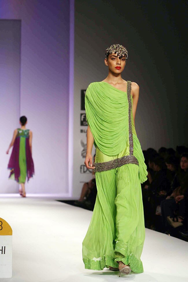 विल्‍स इंडिया फैशन वीक में मॉडलों का धमाल...| अन्‍य तस्‍वीरें