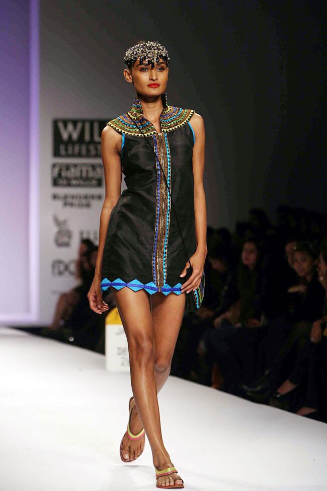 विल्‍स इंडिया फैशन वीक में मॉडलों का धमाल...| अन्‍य तस्‍वीरें