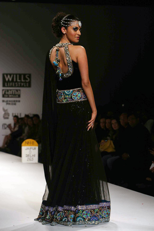 विल्‍स इंडिया फैशन वीक में मॉडलों का धमाल...| अन्‍य तस्‍वीरें