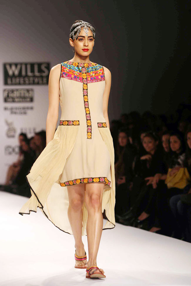 विल्‍स इंडिया फैशन वीक में मॉडलों का धमाल...| अन्‍य तस्‍वीरें