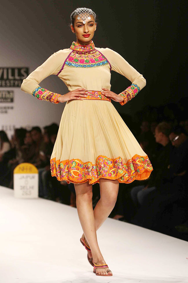 विल्‍स इंडिया फैशन वीक में मॉडलों का धमाल...| अन्‍य तस्‍वीरें