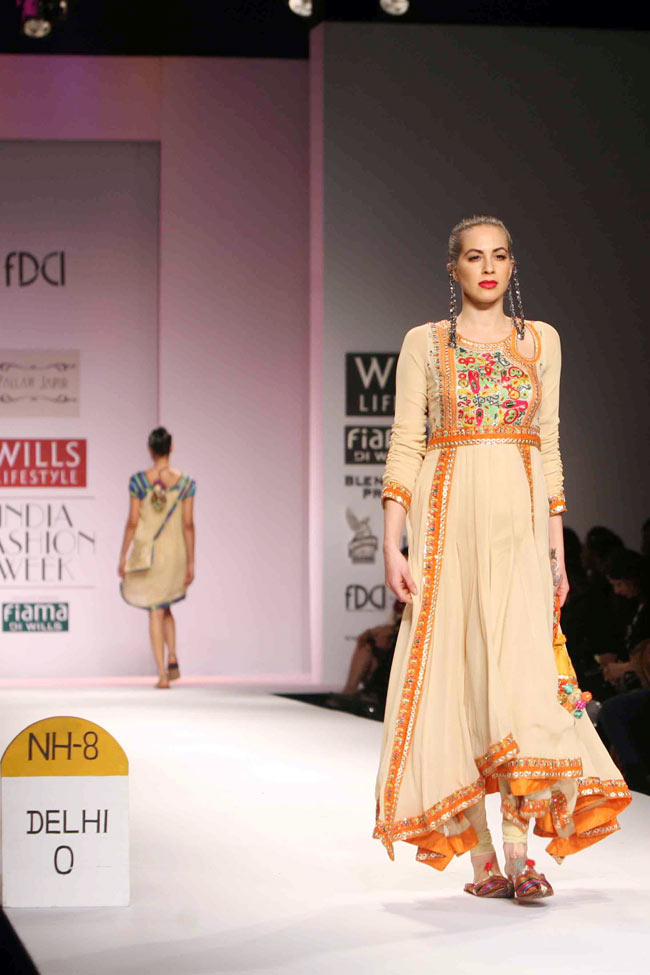 17 फरवरी 2012: तस्‍वीरों में देखें दिनभर की बड़ी खबरें | पढ़ें