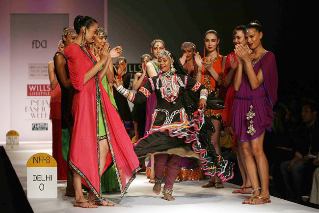 17 फरवरी 2012: तस्‍वीरों में देखें दिनभर की बड़ी खबरें | पढ़ें