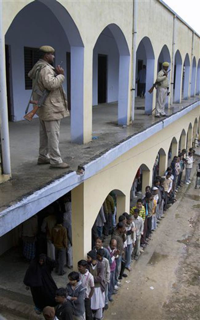 तस्‍वीरों में यूपी के चुनावी घमासान का दूसरा दौर...