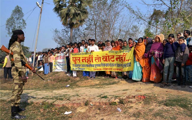 तस्‍वीरों में यूपी के चुनावी घमासान का दूसरा दौर...