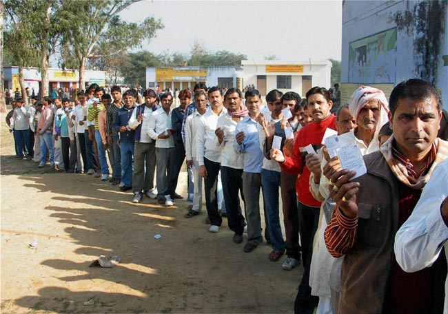 देखिए यूपी में पांचवे दौर के चुनाव की तस्‍वीरें