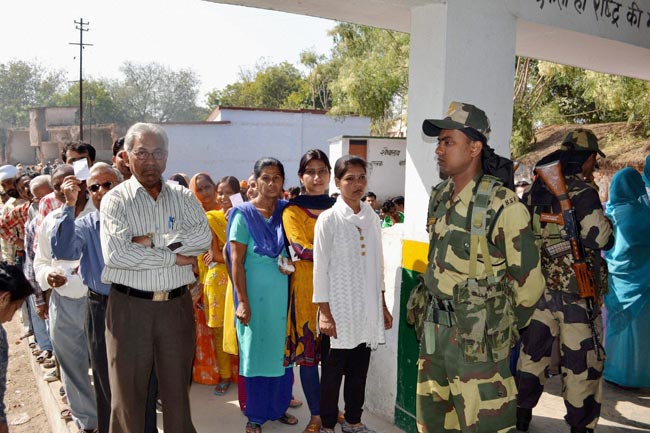 देखिए यूपी में पांचवे दौर के चुनाव की तस्‍वीरें