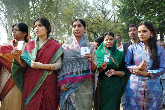 देखिए यूपी में पांचवे दौर के चुनाव की तस्‍वीरें