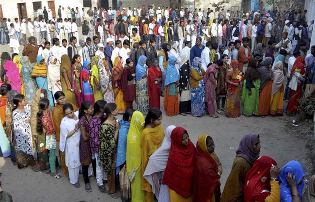 देखिए यूपी में पांचवे दौर के चुनाव की तस्‍वीरें