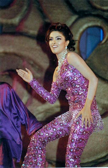 प्रियंका के हेयर स्टाइल के क्या कहने | प्रियंका की अदा