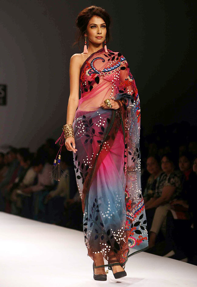 विल्‍स इंडिया फैशन वीक में मॉडलों का धमाल...| अन्‍य तस्‍वीरें