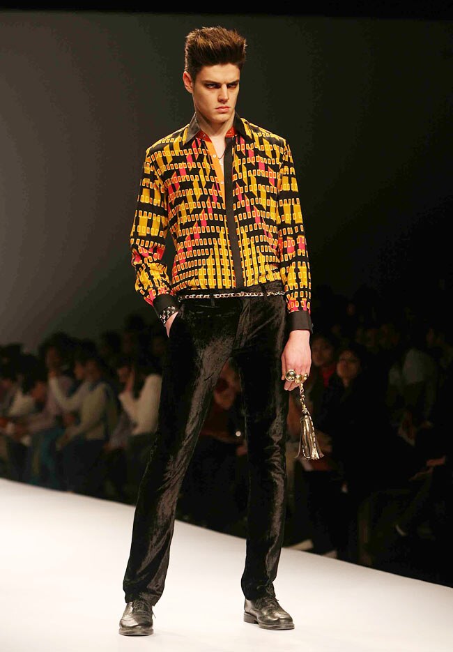 विल्‍स इंडिया फैशन वीक में मॉडलों का धमाल...| अन्‍य तस्‍वीरें