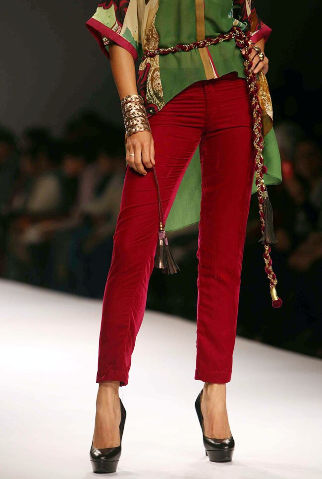 विल्‍स इंडिया फैशन वीक में मॉडलों का धमाल...| अन्‍य तस्‍वीरें