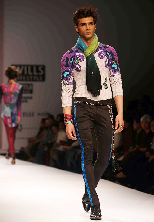 विल्‍स इंडिया फैशन वीक में मॉडलों का धमाल...| अन्‍य तस्‍वीरें