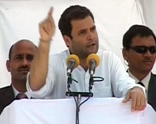 21 फरवरी 2012: तस्‍वीरों में देखें दिनभर की बड़ी खबरें | पढ़ें