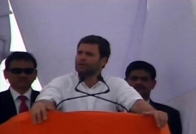 25 फरवरी 2012: तस्‍वीरों में देखें दिनभर की बड़ी खबरें | पढ़ें