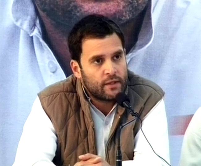 06 फरवरी 2012: तस्‍वीरों में देखें दिनभर की बड़ी खबरें | पढ़ें