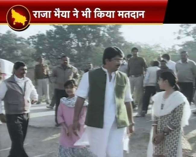 देखिए यूपी में चौथे दौर के चुनाव की तस्‍वीरें