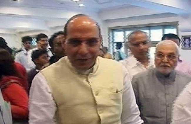 16 फरवरी 2012: तस्‍वीरों में देखें दिनभर की बड़ी खबरें  | पढ़ें