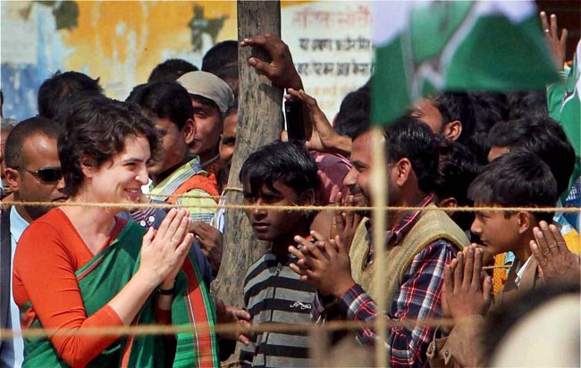 भाई राहुल के साथ प्रियंका ने किया रोड शो