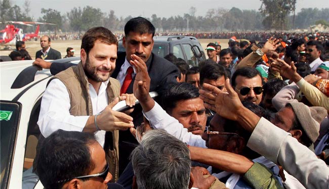 भाई राहुल के साथ प्रियंका ने किया रोड शो