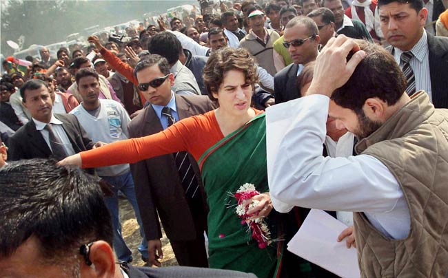 भाई राहुल के साथ प्रियंका ने किया रोड शो