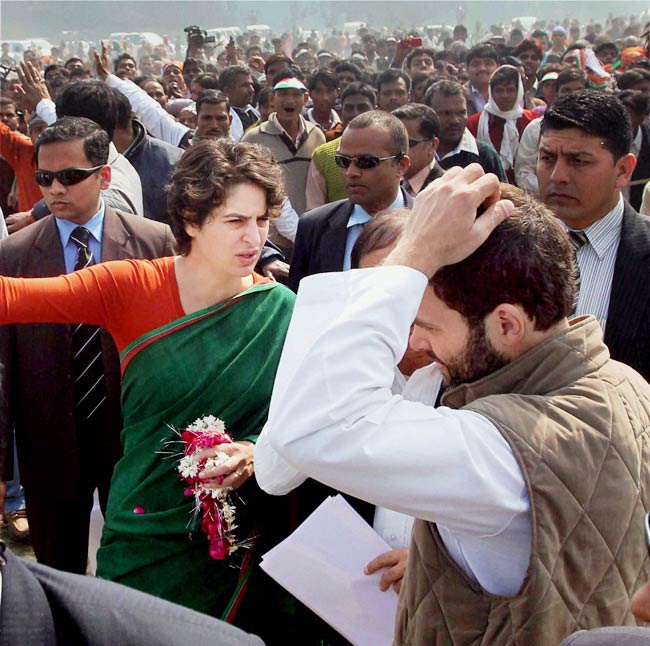 भाई राहुल के साथ प्रियंका ने किया रोड शो