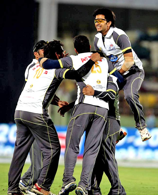 सेलिब्रेटी क्रिकेट लीग में सितारे | सबसे अमीर मॉडल