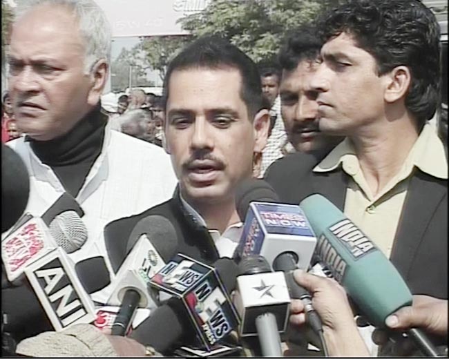 06 फरवरी 2012: तस्‍वीरों में देखें दिनभर की बड़ी खबरें | पढ़ें