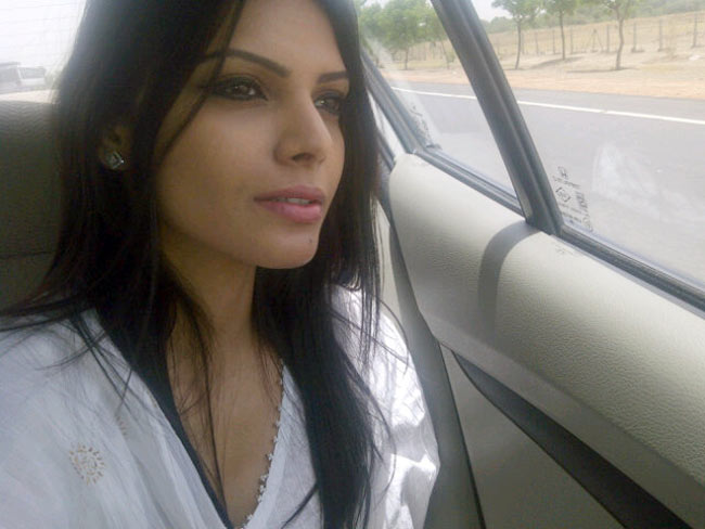 अब इससे कौन बचाएगा शर्लिन चोपड़ा को... | हॉट 'आइटम गर्ल'