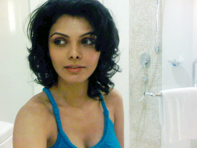 अब इससे कौन बचाएगा शर्लिन चोपड़ा को... | हॉट 'आइटम गर्ल'