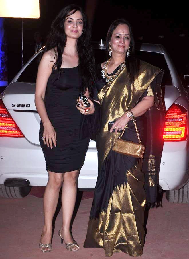 स्‍टारडस्‍ट अवॉर्ड की रात की रंगीनियां | बोल्‍ड होती बालाएं