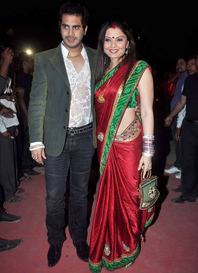 स्‍टारडस्‍ट अवॉर्ड की रात की रंगीनियां | बोल्‍ड होती बालाएं