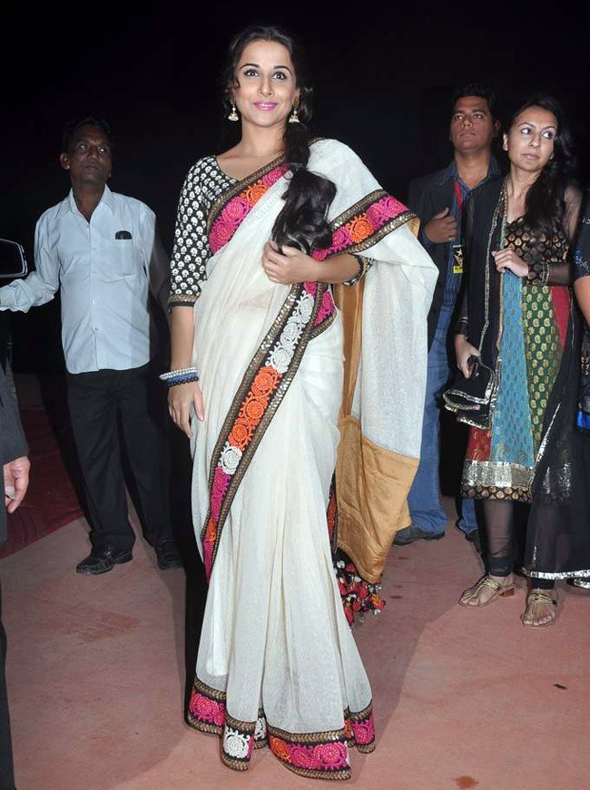 स्‍टारडस्‍ट अवॉर्ड की रात की रंगीनियां | बोल्‍ड होती बालाएं