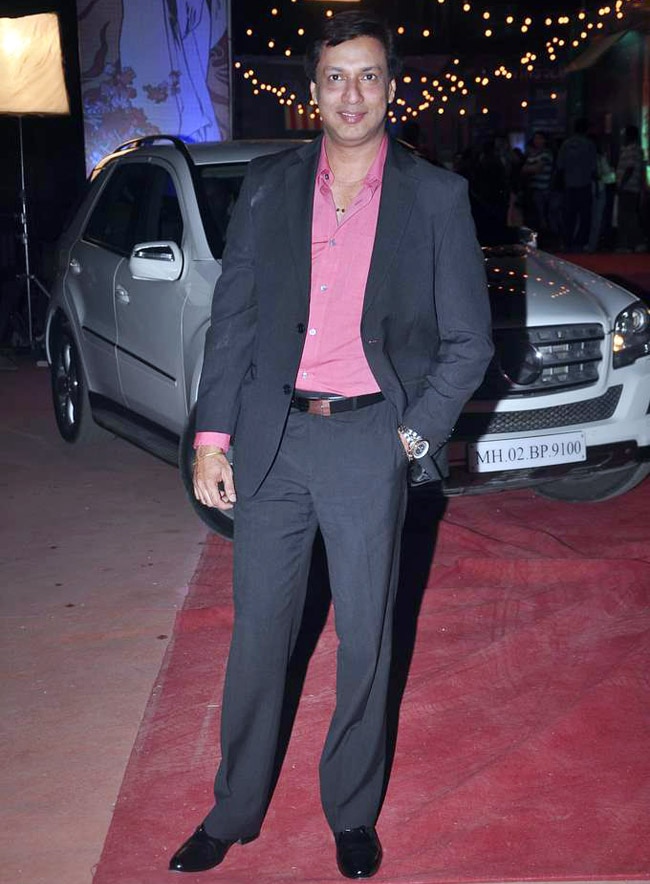 स्‍टारडस्‍ट अवॉर्ड की रात की रंगीनियां | बोल्‍ड होती बालाएं