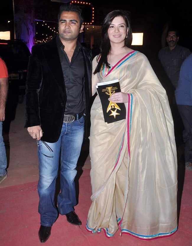 स्‍टारडस्‍ट अवॉर्ड की रात की रंगीनियां | बोल्‍ड होती बालाएं