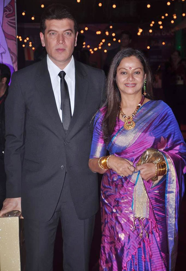 स्‍टारडस्‍ट अवॉर्ड की रात की रंगीनियां | बोल्‍ड होती बालाएं