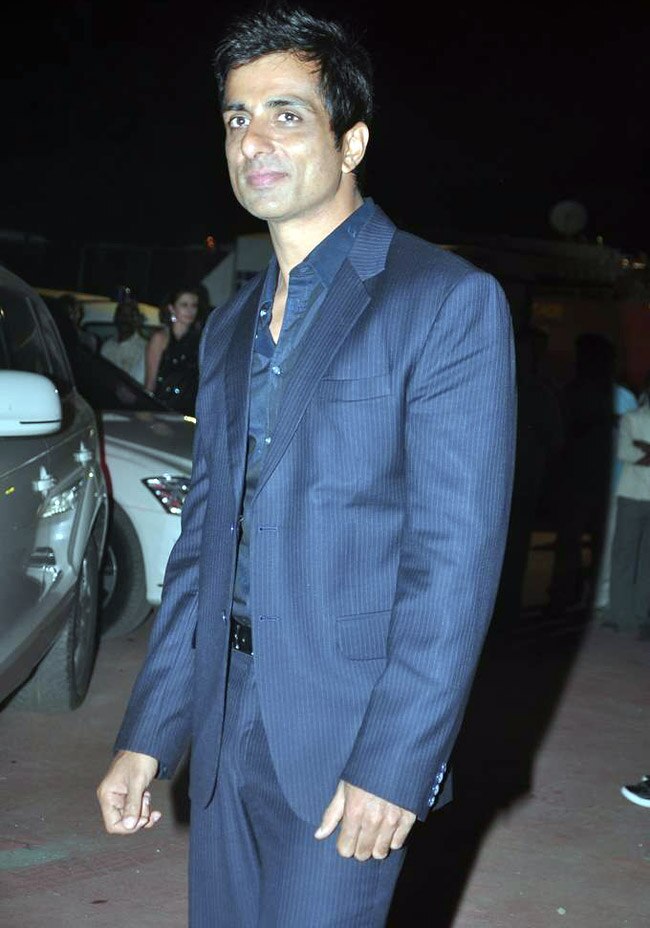 स्‍टारडस्‍ट अवॉर्ड की रात की रंगीनियां | बोल्‍ड होती बालाएं