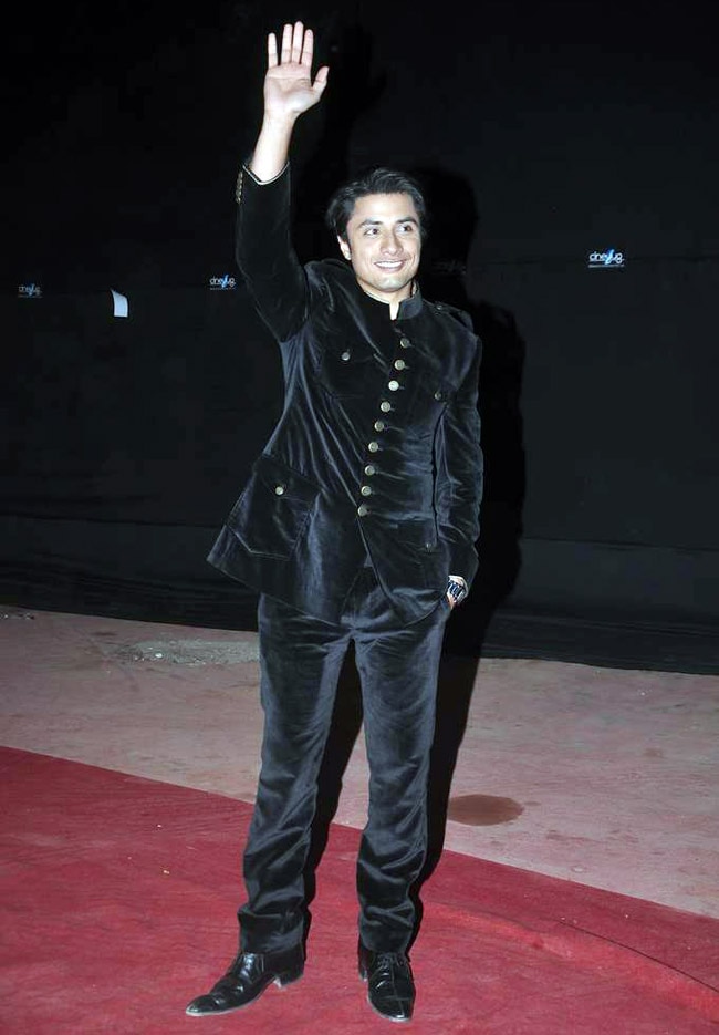 स्‍टारडस्‍ट अवॉर्ड की रात की रंगीनियां | बोल्‍ड होती बालाएं