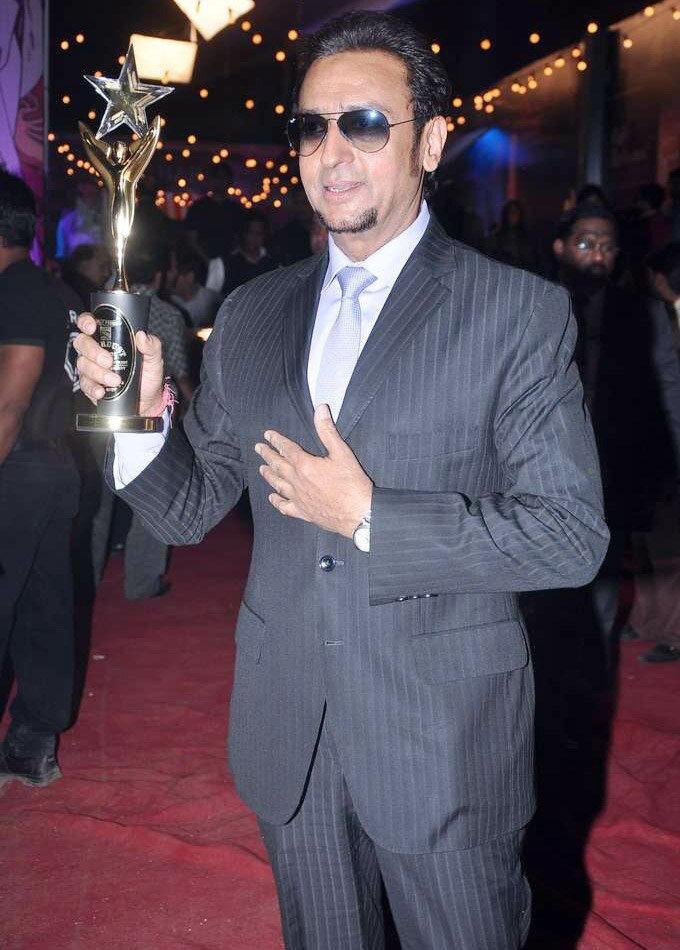 स्‍टारडस्‍ट अवॉर्ड की रात की रंगीनियां | बोल्‍ड होती बालाएं