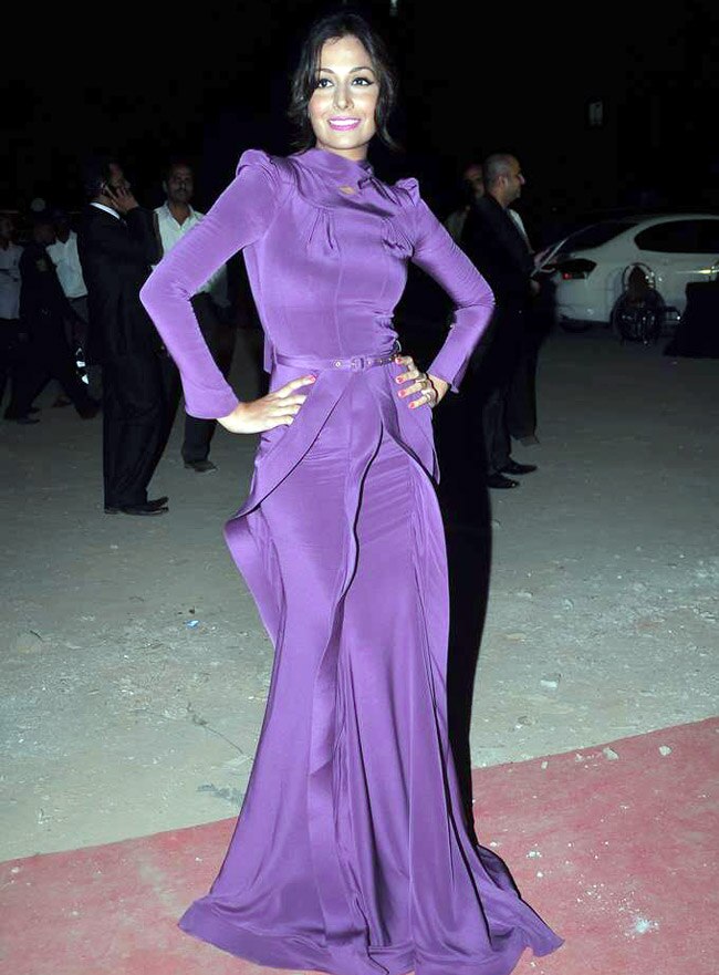 स्‍टारडस्‍ट अवॉर्ड की रात की रंगीनियां | बोल्‍ड होती बालाएं