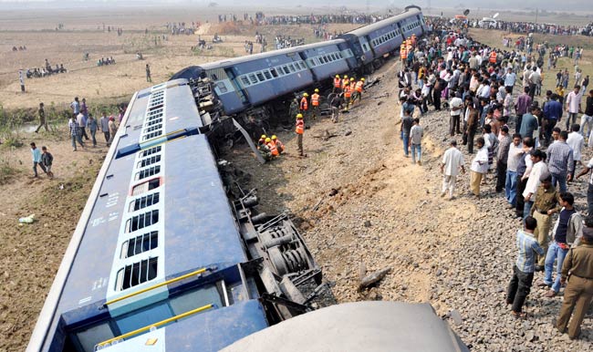 असम में पटरी से उतरी ट्रेन