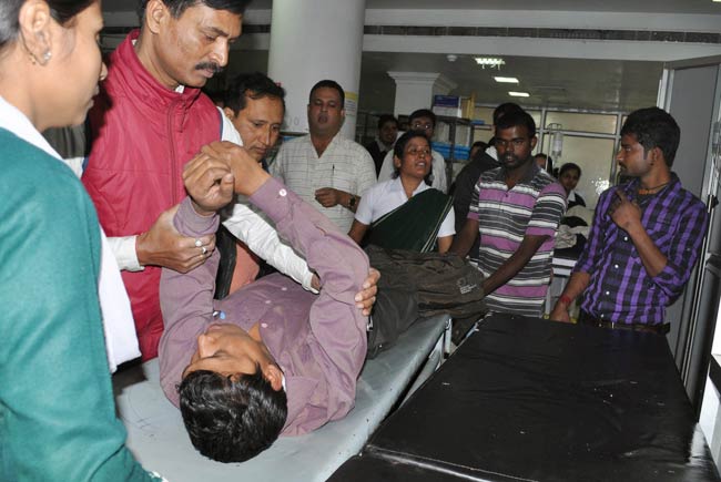 असम में पटरी से उतरी ट्रेन